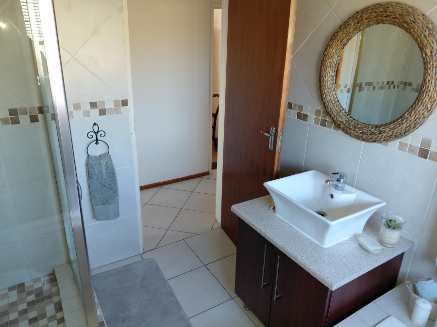 5 Bedroom Property for Sale in Heuwelkruin Eastern Cape